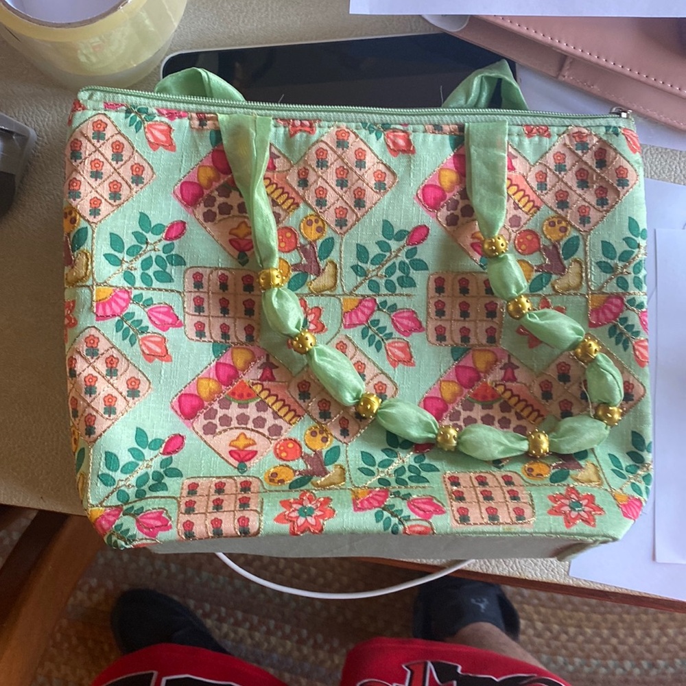Hand bag